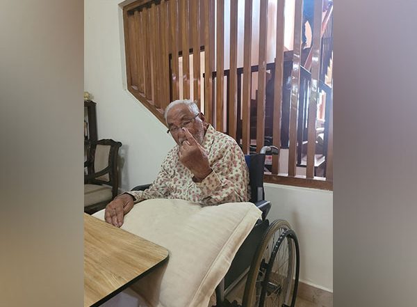 India News | HP: Narayan Lal Nadda, Father of BJP National President JP Nadda, Casts His Vote Under Home Voting for Senior Citizens