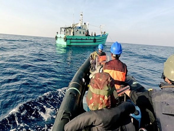India News | Indian Navy Initiates Preparatory Actions in Wake of Cyclone 'Remal' - Vimarsana News