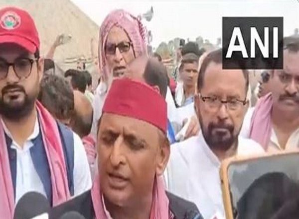 India News | Akhilesh Yadav Targets PM Modi for 'Mujra' Remark, Says His Speech is Faltering Due to Diminishing Self-confidence