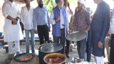 India News | Union Minister Hardeep Singh Puri Meets Beneficiaries of PM SVANidhi Scheme in Chandigarh