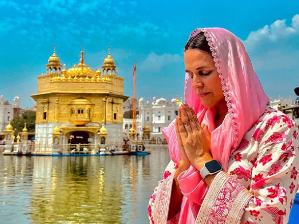 Entertainment News | Neha Dhupia Seeks Blessings at Golden Temple - Vimarsana News