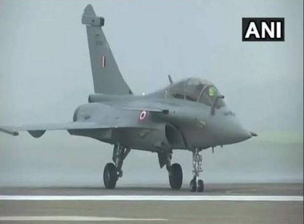 World News | India, France to Begin Negotiations This Week in Mega Rs 50,000 Crore 26 Rafale Marine Jet Deal