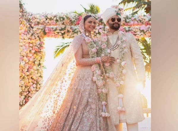 Entertainment News | Jackky Bhagnani Celebrates 25 Years of 'Biwi No.1' with This Adorable Clip Featuring Wife Rakul Preet Singh