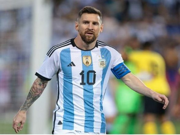 Noticias deportivas |  El delantero argentino Julián Álvarez habla sobre los planes de retiro de Lionel Messi