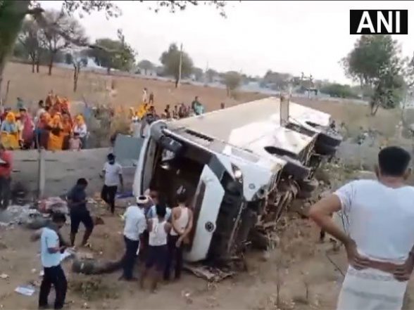 India News | Rajasthan: Jaipur-bound Bus Overturns on Delhi-Mumbai Express Highway in Dausa; 2 Severely Injured - Vimarsana News