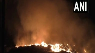 India News | Fire Breaks out at Garbage Dump on Mathura Road, Efforts to Control Blaze Underway