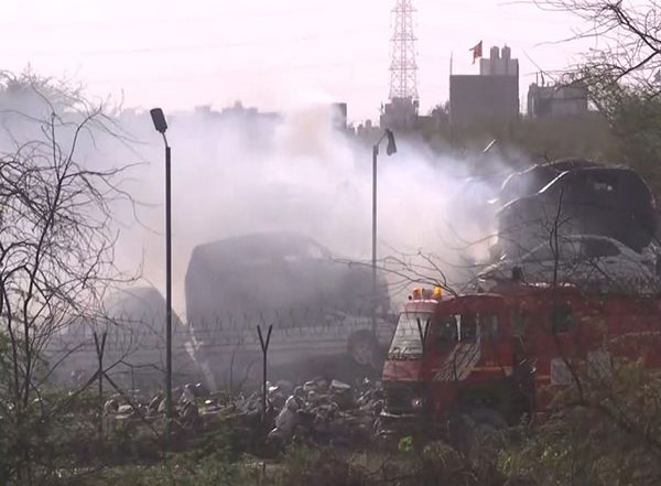 India News | Delhi: At Least 300 Vehicles Destroyed in Wazirabad Police Training Centre Fire