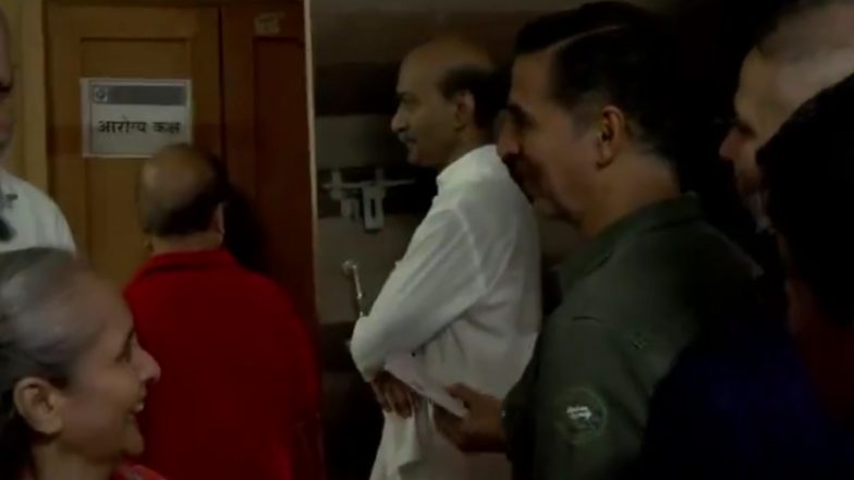 Lok Sabha Elections 2024 Phase 5: Akshay Kumar Spotted in Queue To Cast His Vote at a Mumbai Polling Booth (Watch Video)