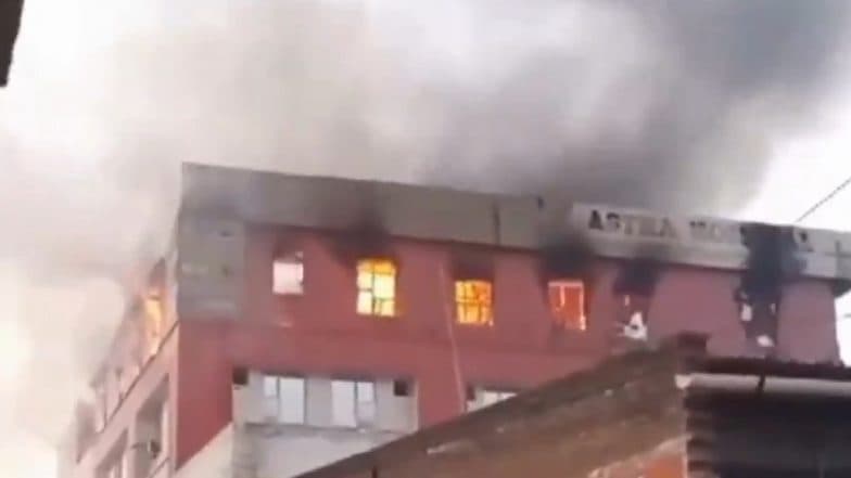 Baghpat Fire: Massive Blaze Erupts on Terrace of Aastha Hospital in Uttar Pradesh, 12 Patients Rescued Safely (Watch Video)