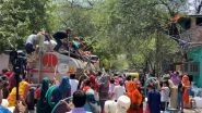 Water War in Delhi: Viral Video Shows People in Large Numbers Rushing Towards Water Tanker to Fill Vessels in Chanakyapuri; Netizens Express Shock and Angst