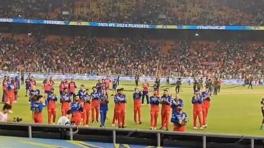 Dinesh Karthik Receives Guard of Honour From RCB Teammates As He Retires From Cricket Following Defeat Against RR in IPL 2024 Eliminator (Watch Video)