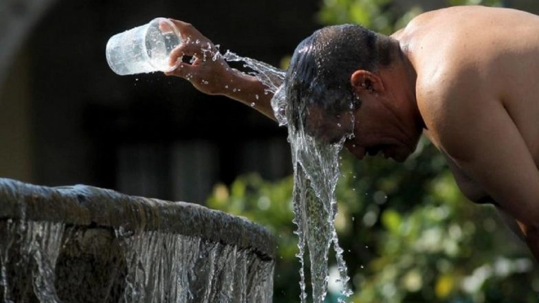 Tamil Nadu Heatwave: Temperatures Cross 38 Degrees Celsius in 13 Locations, Tiruchirappalli Hits 40.5 Degree; Residents Advised to Stay Hydrated, Avoid Sun