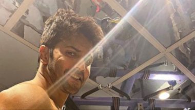 Varun Dhawan Flexes His Shredded Physique As He Poses With His ‘Rock Doll’ in the Gym (See Pics)