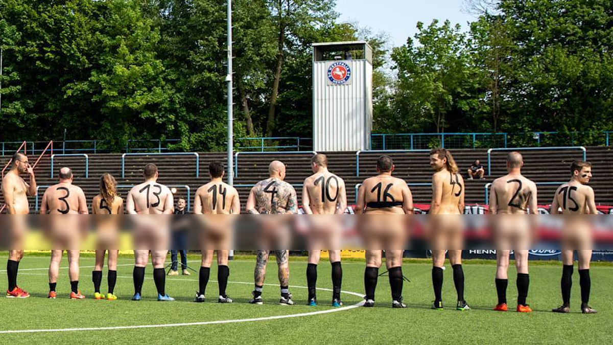 Naked Football Match in Germany Pics Go Viral! Game Between Naked and  Clothed Teams Held in Herne To Protest Against Commercialisation of Sports  | ⚽ LatestLY