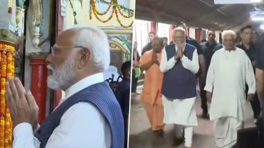 PM Narendra Modi, Uttar Pradesh CM Yogi Adityanath Offer Prayers at Sankat Mochan Hanuman Temple in Varanasi (Watch Video)