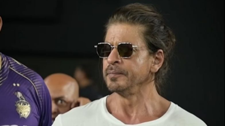 Shah Rukh Khan Avoids Paparazzi at Mumbai Airport Upon Return From Ahmedabad After Heat Stroke Hospitalisation (Watch Video)