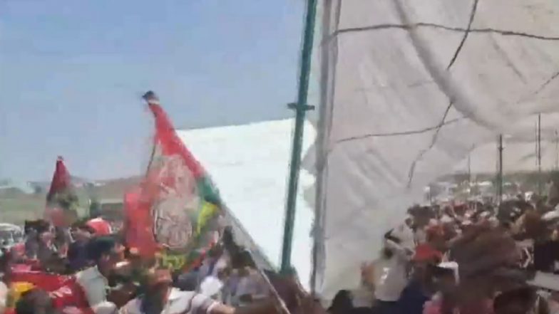 Uttar Pradesh: Tent Collapses During Samajwadi Party Chief Akhilesh Yadav’s Public Rally in Etah's Jalesar, Viral Video Surfaces