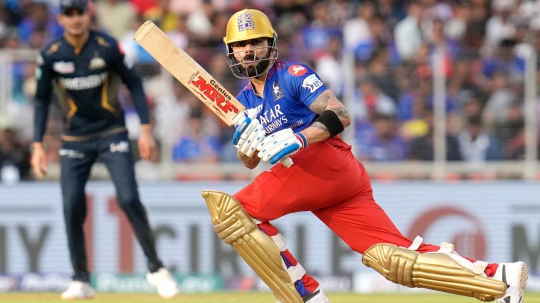 Virat Kohli's Hilarious 'Aise Kaise Kheech Loge' Reply to Wriddhiman Saha During RCB vs GT IPL 2024 Match Gets Caught On Stump Mic, Video Goes Viral