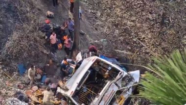 Bus Accident in Jammu and Kashmir: 21 Killed, 69 Injured As Bus Falls Into Gorge on Jammu-Poonch Highway in Akhnoor (Watch Videos)