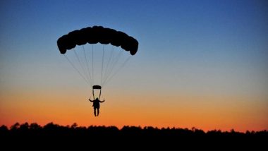 Gujarat: Tourist Dies in Jeep Parasailing Accident Due to Lack of Safety Gear at Mandvi Beach in Kutch District; Two Arrested