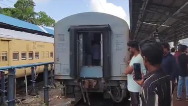 Janmabhoomi Superfast Express Train Chugs out of Visahkapatnam Station Leaving Behind Two AC Coaches (Watch Video)