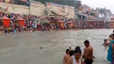 Buddha Purnima 2024: Devotees Take Holy Dip in Ganga at ‘Har Ki Pauri’ in Uttarakhand’s Haridwar (Watch Video)