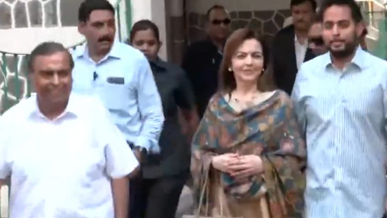 Mukesh Ambani, Nita Ambani Along With Their Sons Akash and Anant Cast Vote in Mumbai (Watch Video)