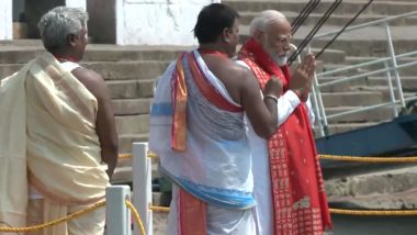 PM Modi in Varanasi: Prime Minister Narendra Modi Offers Prayers at Dasaswamedh Ghat and Takes Cruise Ride Ahead of Filing Lok Sabha Nomination (Watch Videos)