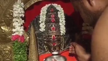 Hyderabad: Is Pochamma Idol Drinking Milk From Spoon? Viral Video Shows Priest Offering Milk To Goddess in Miyapur; Devotees Gather at Medinaguda Temple To Witness Miracle