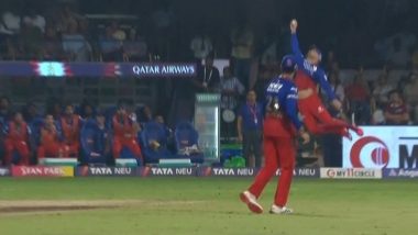 Faf du Plessis Catch Video: Watch Royal Challengers Bengaluru Captain Take Sensational One-Handed Grab to Dismiss Mitchell Santner During RCB vs CSK IPL 2024 Match