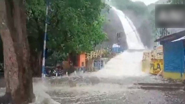 Tamil Nadu Rains: Flash Flood at Old Courtallam Falls in Tenkasi, One Dead (Watch Video)