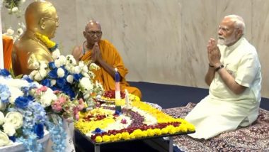 PM Modi in Mumbai: Prime Minister Narendra Modi Pays Tributes to BR Ambedkar and Veer Savarkar (Watch Videos)