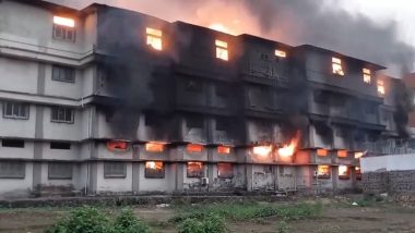 Bhiwandi Fire: Massive Blaze Erupts at Diaper Manufacturing Factory in Maharashtra's Thane, Fire Tenders Present at Spot (Watch Video)