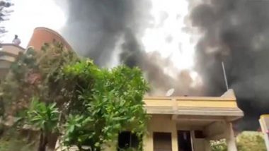 Pune Fire: Blaze Erupts at Godown in Kalewadi Area of Pimpri Chinchwad, Fire Department Personnel at Spot (Watch Video)