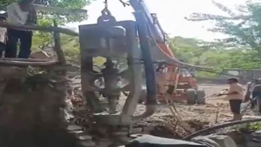 Rajasthan: NDRF Personnel Retrieve Body of 13-Year-Old Boy Who Fell Into Well Three Days Ago in Rajasmand (Watch Video)