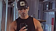 Shahid Kapoor Serves &lsquo;Sunday&rsquo; Fitness Goals As He Shows Off His Sculpted Biceps in Gym Selfie!
