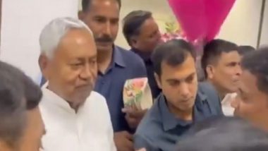 Bihar CM Nitish Kumar Meets Party Workers Ahead of NDA Government's Swearing-in Ceremony (Watch Video)