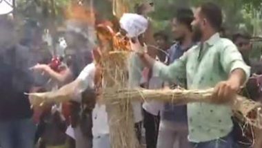 NEET UG 2024 Paper Leak: Students Protest in Patna Demanding Cancellation of Exam, Burn Effigies (Watch Video)