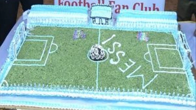 Lionel Messi Fans in Kolkata Celebrate Argentina Maestro’s 37th Birthday With 80-Pound Cake (Watch Video)