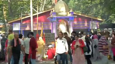 Kheer Bhawani Mela 2024: Devotees Offer Prayers at Mata Kheer Bhawani Temple During Annual Mela in Jammu and Kashmir’s Tullamulla (Watch Video)