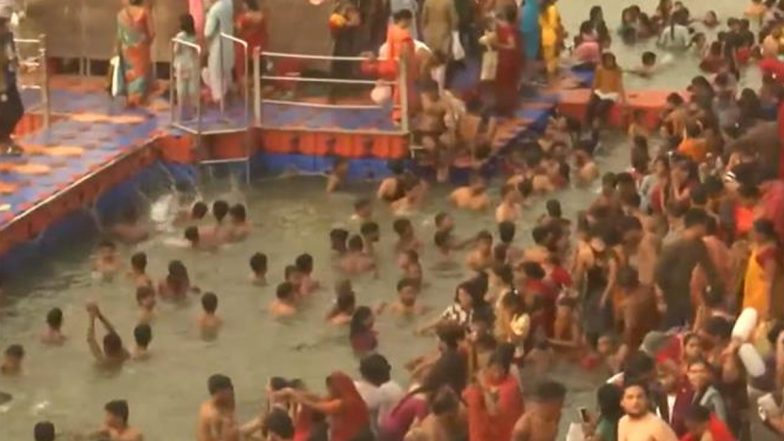Ganga Dussehra 2024: Devotees Take Holy Dip in River Ganga at Varanasi, Haridwar on Occasion of Ganga Dussehra (Watch Videos)