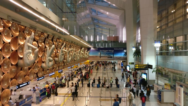 Delhi: Man Saves Passenger's Life by Giving CPR at IGI Airport, Video Goes Viral