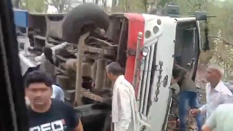 Uttar Pradesh Road Accident: Two Killed, Several Passengers Injured As Bus Overturns Near Dhariyawad’s Mayada Ghati (Watch Video)