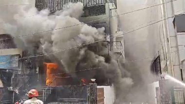 Delhi Fire: Blaze Erupts at Eye7 Chaudhary Eye Centre in Lajpat Nagar, No Causalities Reported (Watch Video)