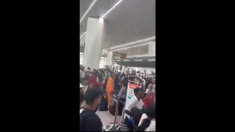Delhi Airport: Power Outage at IGI Airport Due to Voltage Spike; Check-In, Boarding Facilities Impacted Briefly (Watch Video)