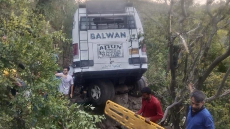 Jammu and Kashmir Terror Attack: Bus With Pilgrims Plunges Into Gorge in Reasi Reportedly After Terrorists Open Fire, Casualties Feared (Disturbing Visuals)