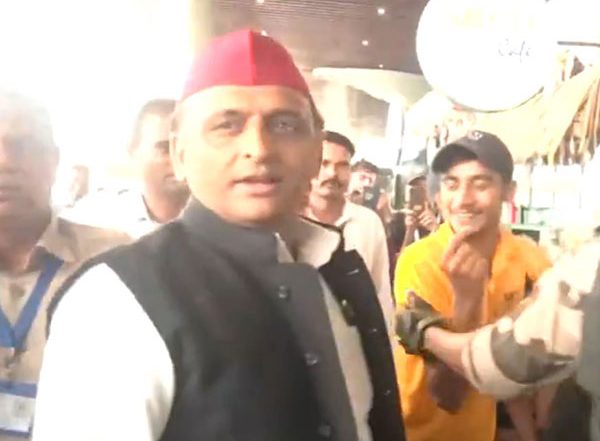 India News | Samajwadi Party Chief Akhilesh Yadav Leaves for Delhi to Attend Meeting of INDIA Bloc Leaders