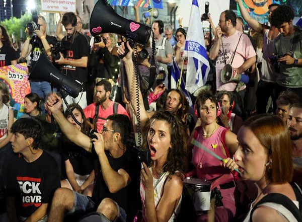 World News | Tel Aviv Streets Flooded as 1,20,000 Protesters Demand Hostage Swap Deal with Hamas, Netanyahu's Ouster