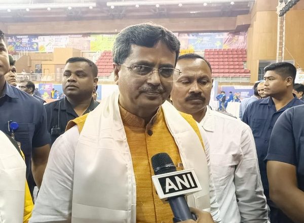 India News | Tripura CM Manik Saha Visits Padma Shri Awardee Chitta Maharaj in Hospital