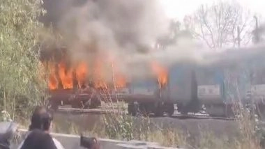 India News | Delhi: Fire Engulfs 3 Coaches of Taj Express, None Hurt